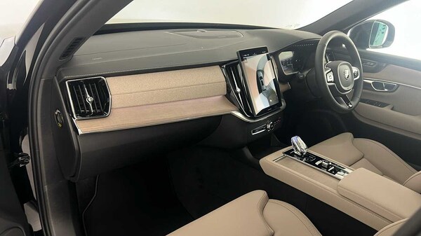 Used Volvo XC90 2025 for sale - 76233919: Photo 3