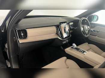 Used Volvo XC90 2025 for sale - 76233919: Photo 3