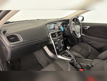 Used Volvo V40 2019 for sale - 79734847: Photo