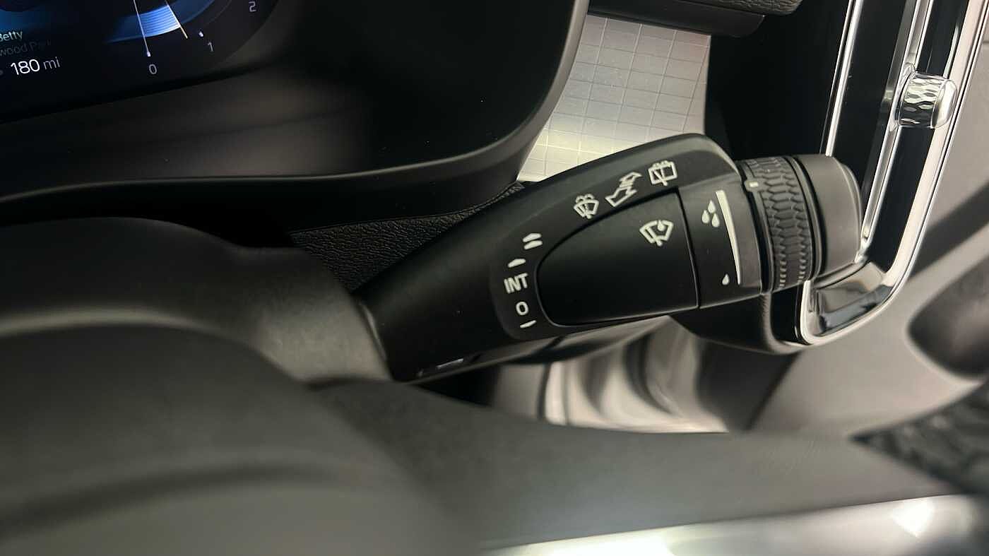 Used Volvo XC40 2023 for sale - 76104260: Photo 34