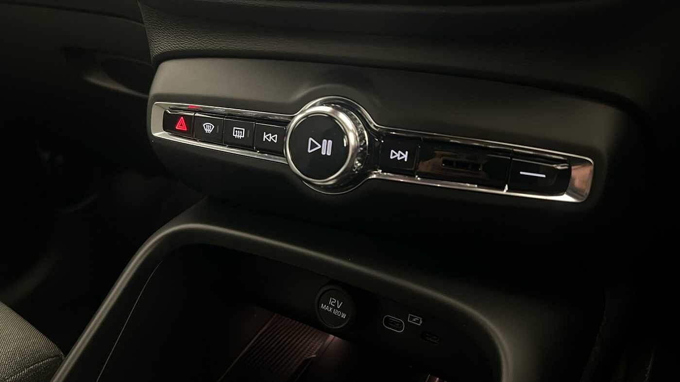 Used Volvo XC40 2023 for sale - 76104260: Photo 38