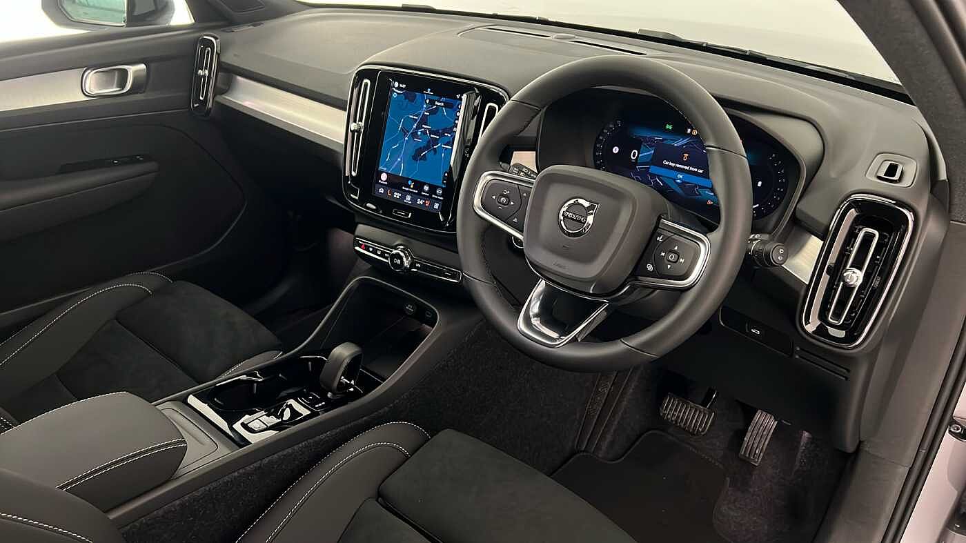 Used Volvo XC40 2025 for sale - 76780329: Photo 16