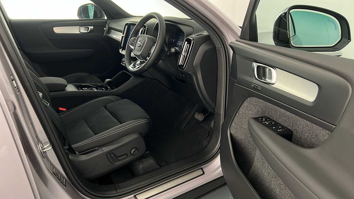 Used Volvo XC40 2025 for sale - 76780329: Photo 17