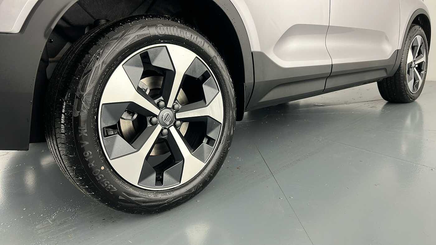 Used Volvo XC40 2025 for sale - 76780329: Photo 31