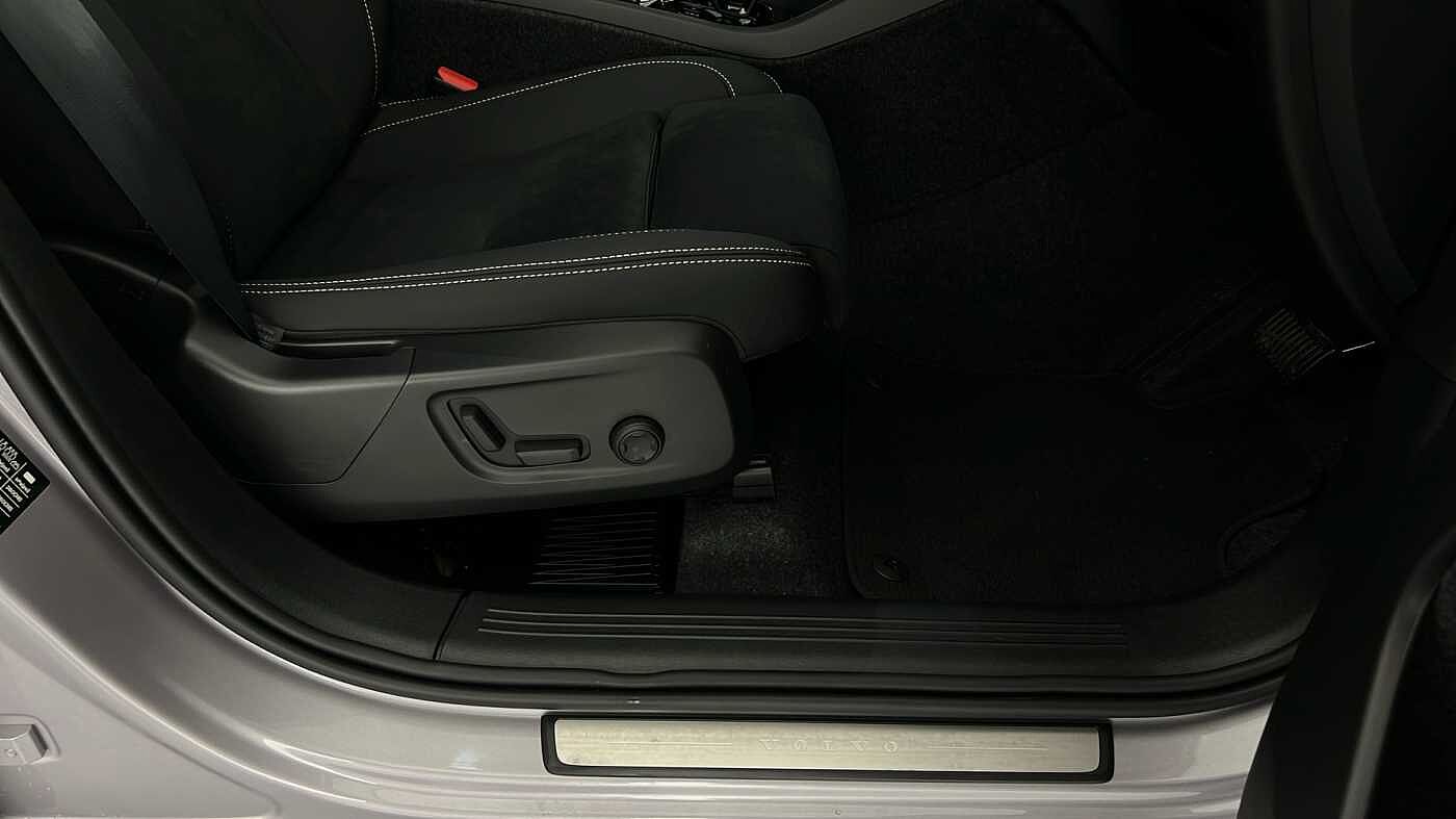 Used Volvo XC40 2025 for sale - 76780329: Photo 34