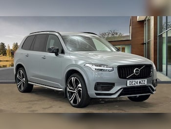 2024 - Ultra Dark T8 AWD Plug-in hybrid Panoramic Sunroof Retractable Towbar 5-Door