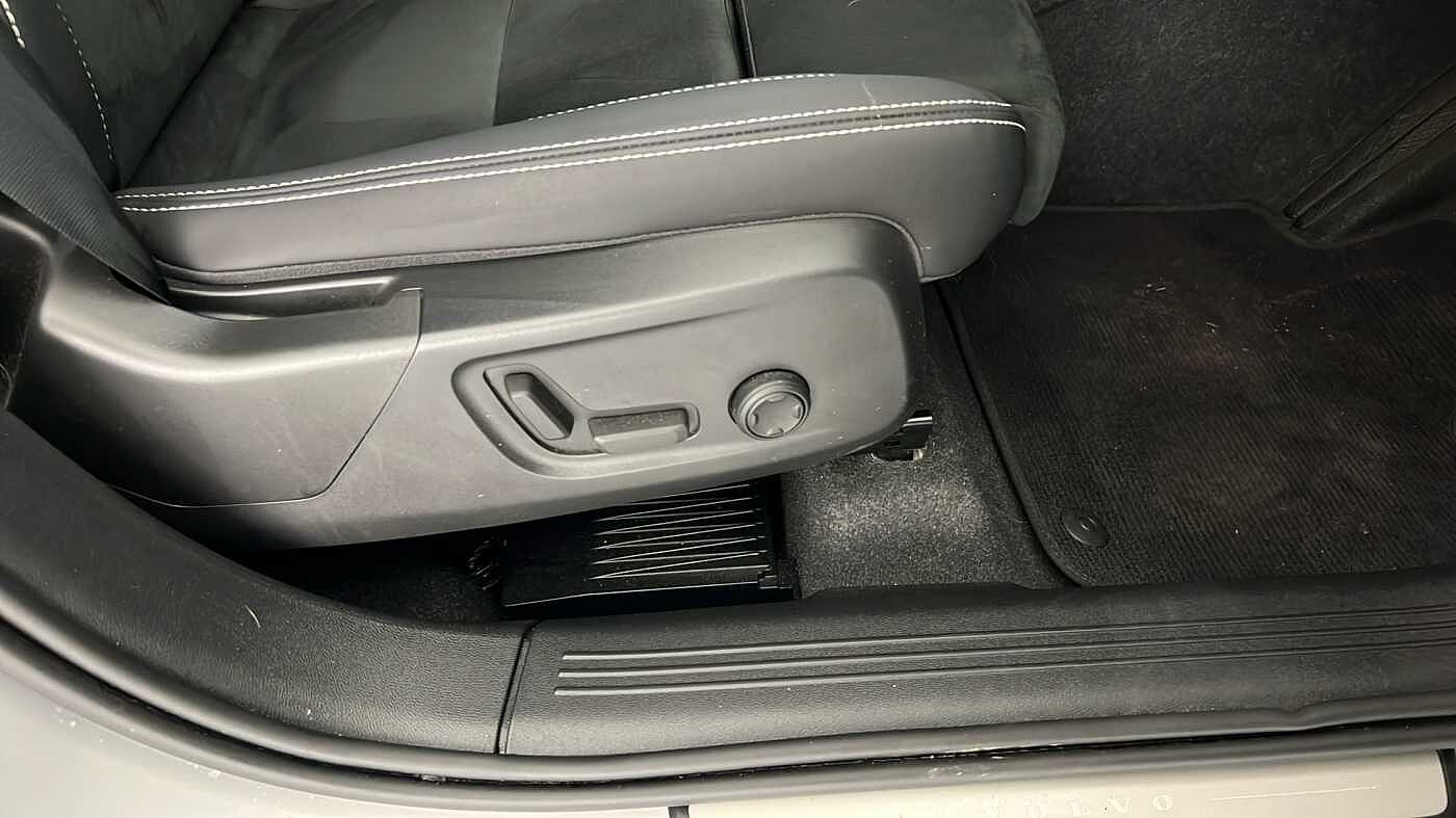 Used Volvo XC40 2023 for sale - 77235493: Photo 32