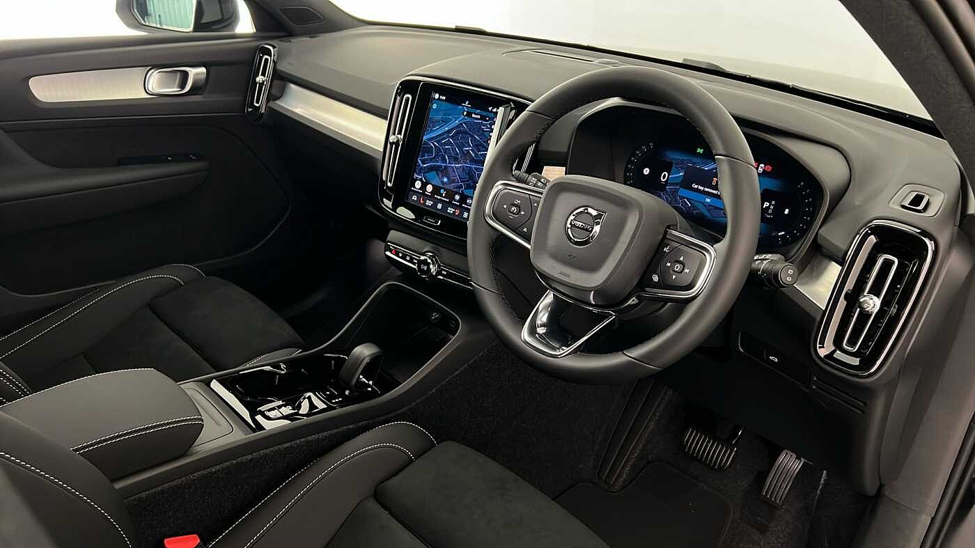 Used Volvo XC40 2025 for sale - 77137724: Photo 3