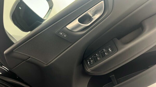 Used Volvo XC60 2023 for sale - 75652761: Photo 30