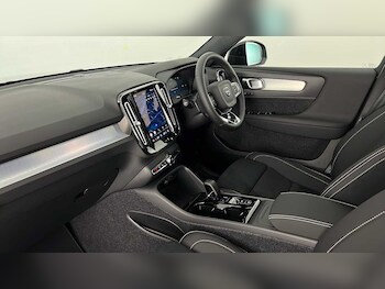 Used Volvo XC40 2025 for sale - 77532033: Photo