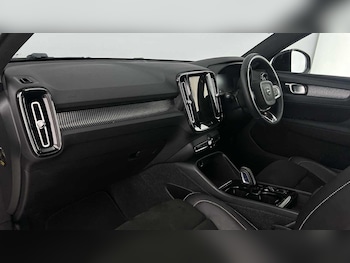 Used Volvo XC40 2021 for sale - 76344148: Photo