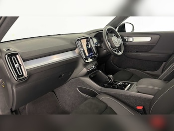 Used Volvo XC40 2025 for sale - 79174620: Photo