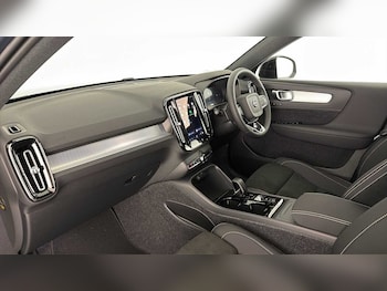 Used Volvo XC40 2026 for sale - 79446014: Photo