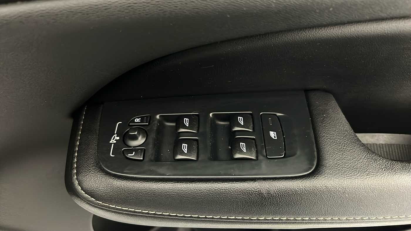 Used Volvo V60 2019 for sale - 77127472: Photo 30