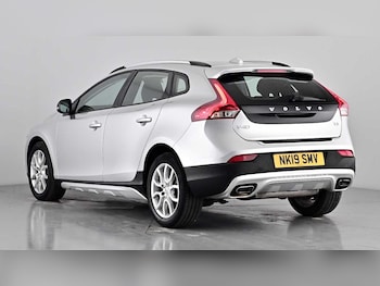 Used Volvo V40 2019 for sale - 76172297: Photo