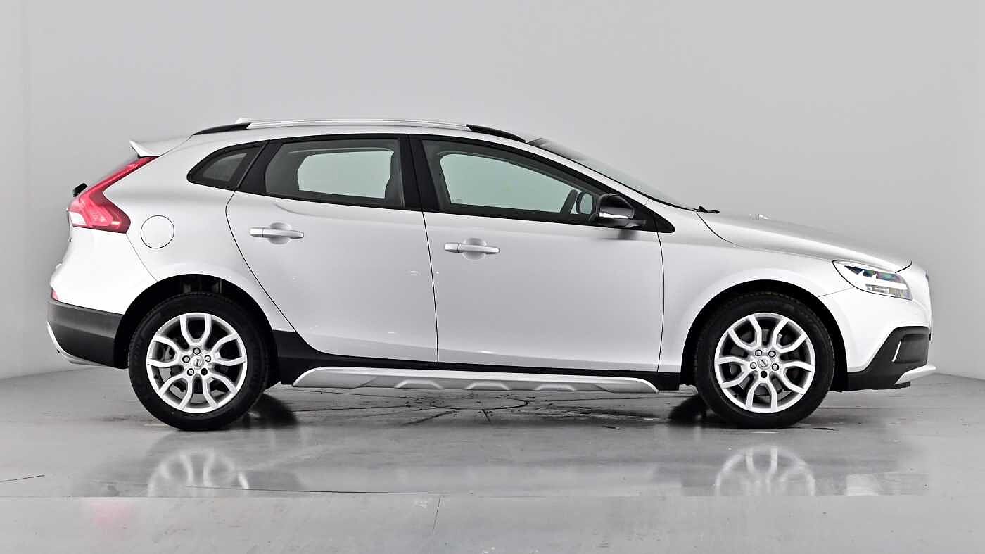 Used Volvo V40 2019 for sale - 76172297: Photo 3