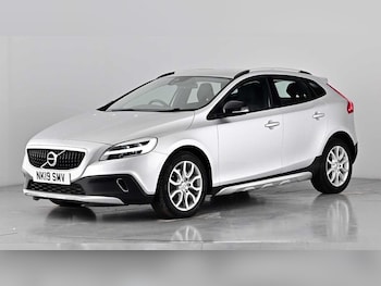 Used Volvo V40 2019 for sale - 76172297: Photo
