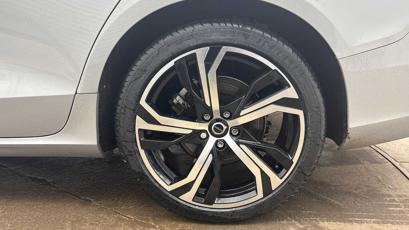 Used Volvo V60 2025 for sale - 76796385: Photo 5