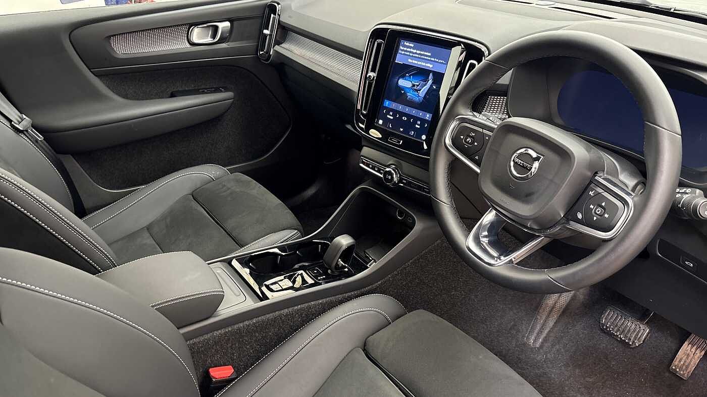 Used Volvo XC40 2025 for sale - 76796383: Photo 3