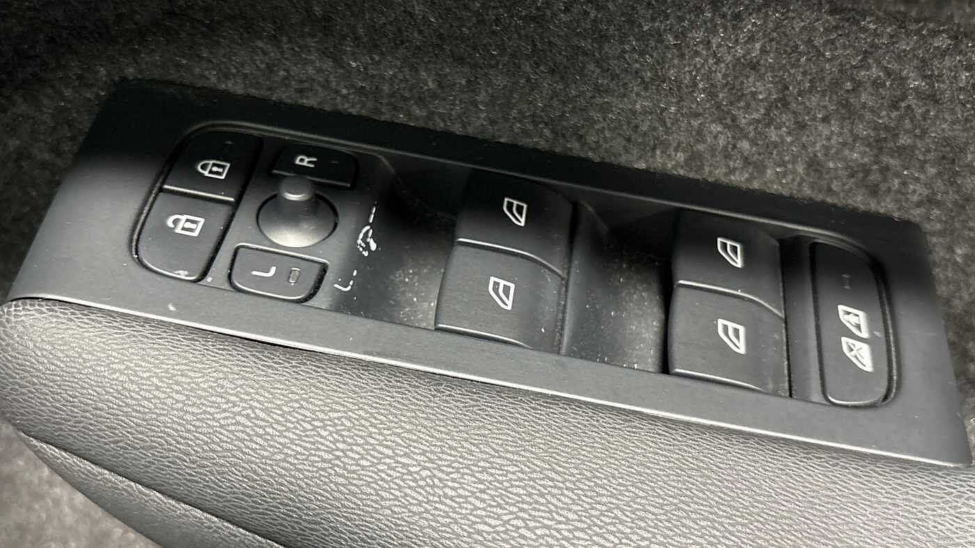 Used Volvo XC40 2023 for sale - 77366924: Photo 21