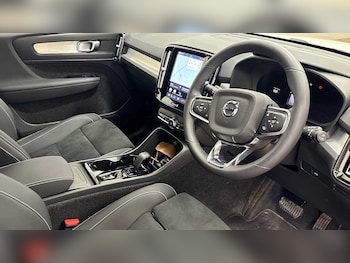 Used Volvo XC40 2025 for sale - 77235507: Photo