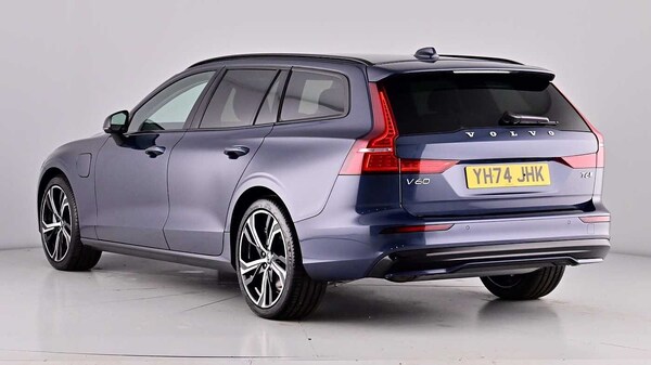 Used Volvo V60 2024 for sale - 75481211: Photo 2