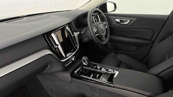 Used Volvo V60 2024 for sale - 75481211: Photo 3