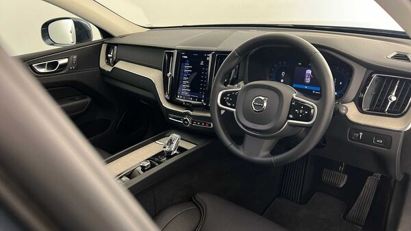 Used Volvo XC60 2021 for sale - 76208943: Photo 3
