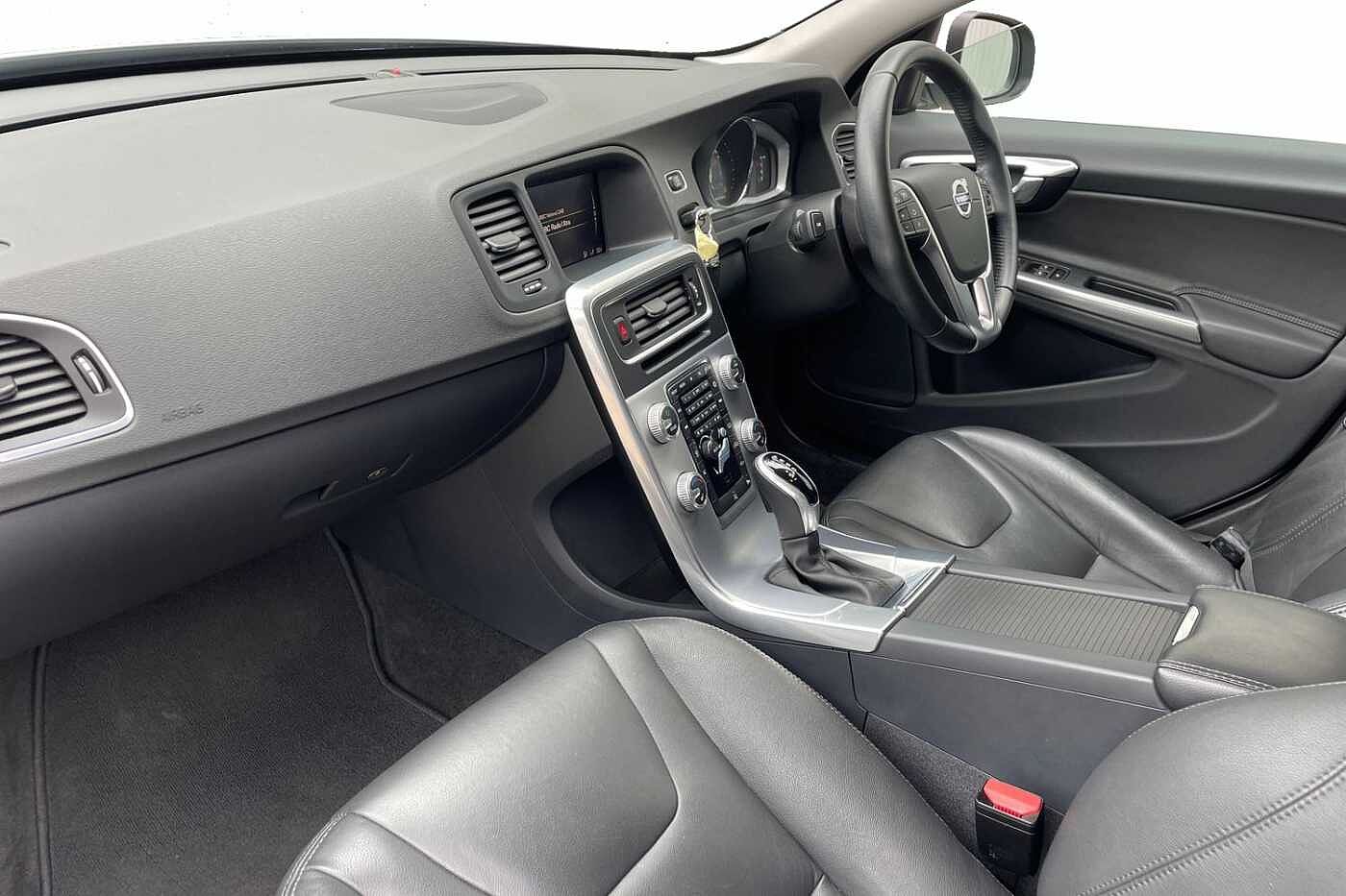 Used Volvo V60 2017 for sale - 77665055: Photo 2