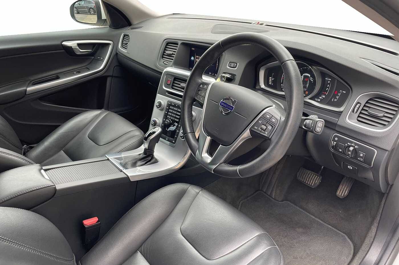 Used Volvo V60 2017 for sale - 77665055: Photo 9