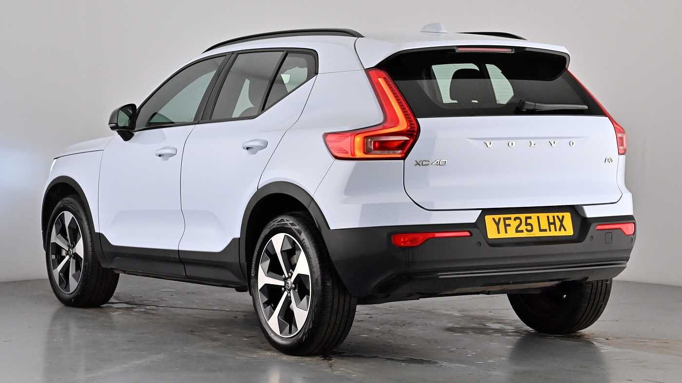 Used Volvo XC40 2025 for sale - 77339493: Photo 2