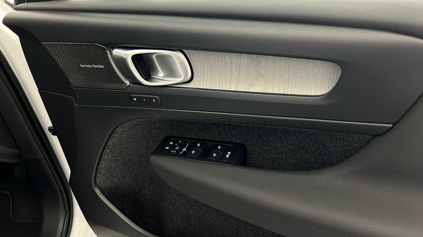 Used Volvo XC40 2025 for sale - 76854651: Photo 33