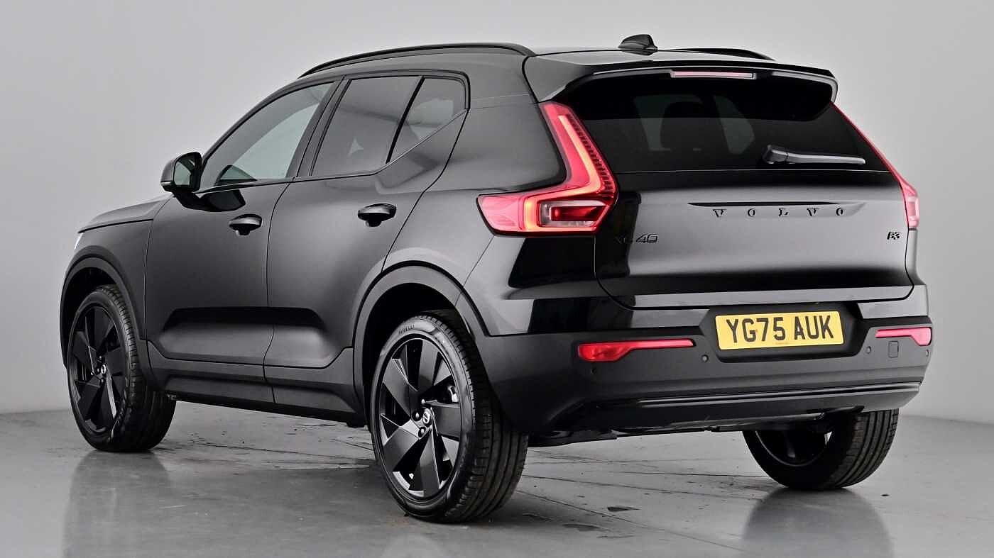 Used Volvo XC40 2025 for sale - 76780325: Photo 2