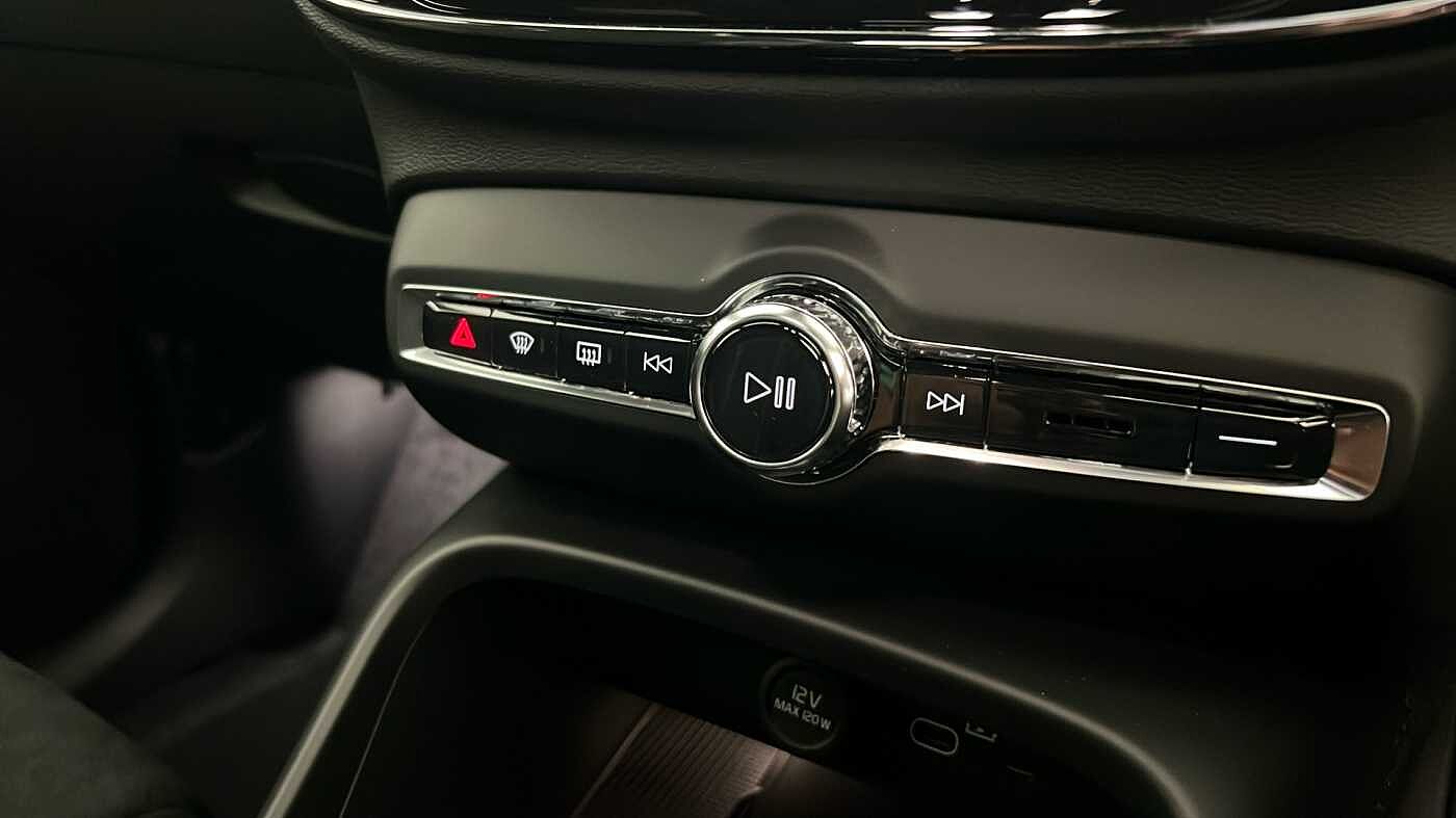 Used Volvo XC40 2025 for sale - 76780325: Photo 37