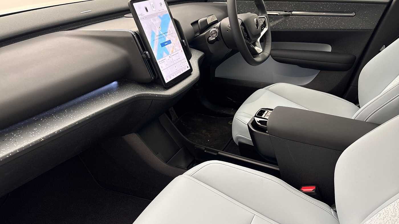 Used Volvo EX30 2025 for sale - 77702730: Photo 2