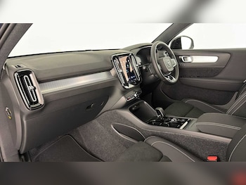 Used Volvo XC40 2026 for sale - 79367098: Photo