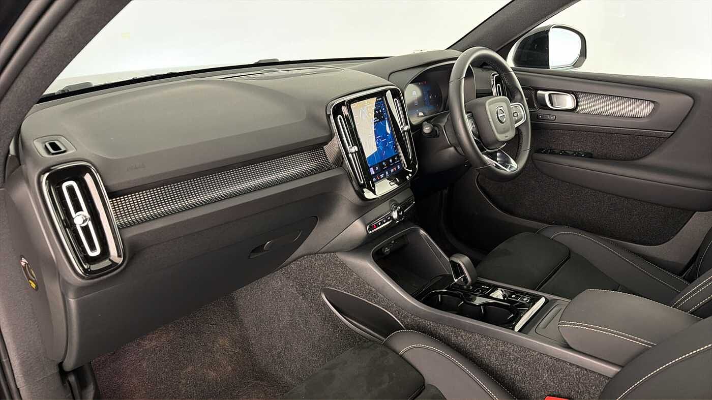 Used Volvo XC40 2025 for sale - 77745847: Photo 3