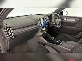 Used Volvo XC40 2025 for sale - 77745847: Photo