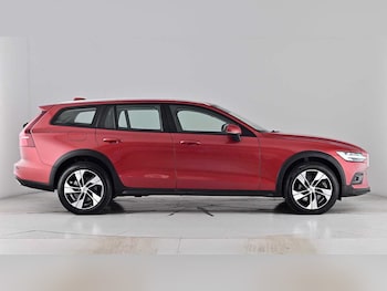 Used Volvo V60 2021 for sale - 75481218: Photo