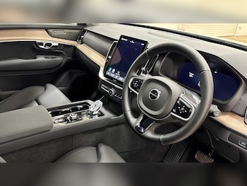 Used Volvo XC90 2025 for sale - 76854656: Photo