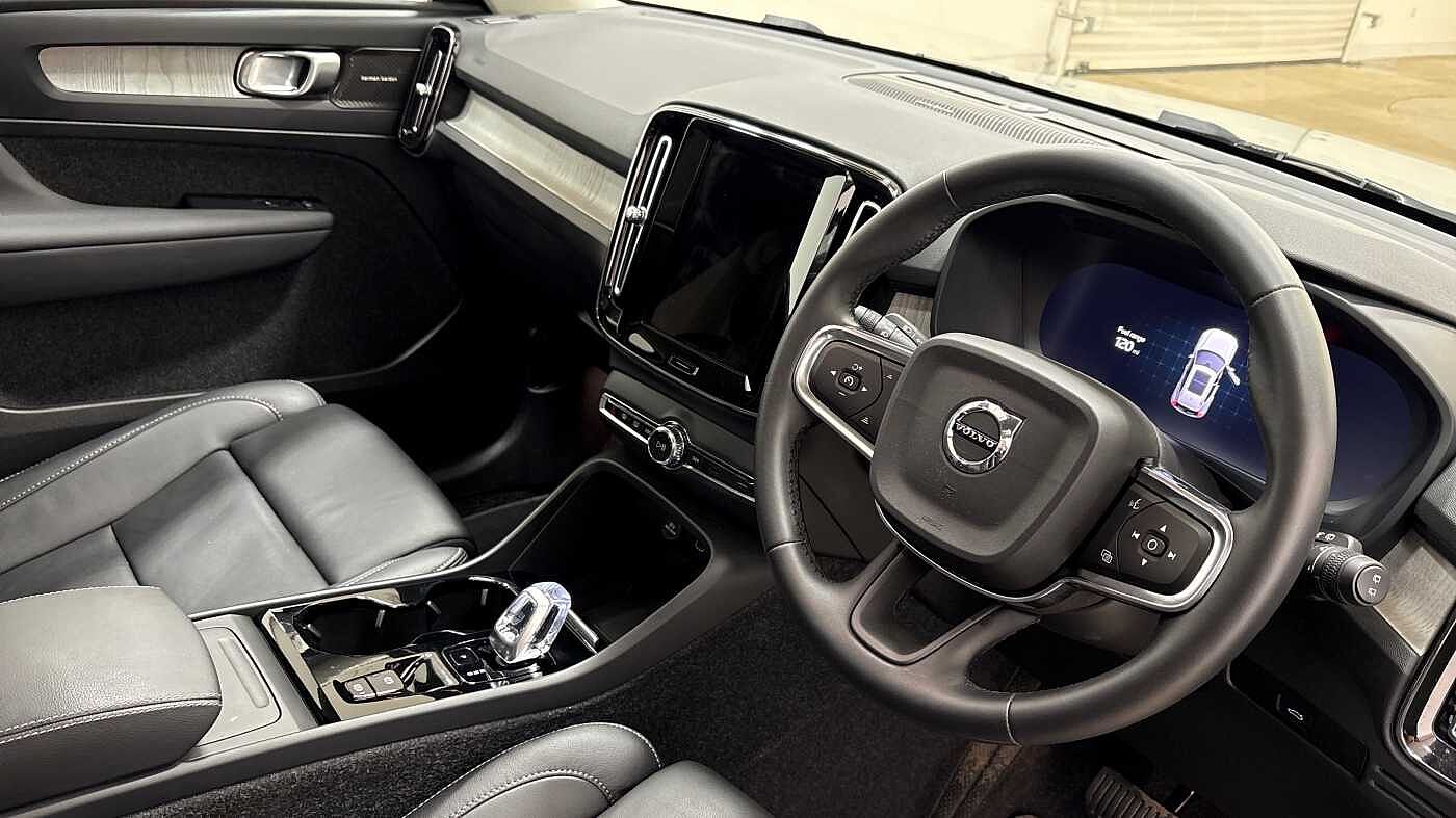 Used Volvo XC40 2025 for sale - 76796381: Photo 3