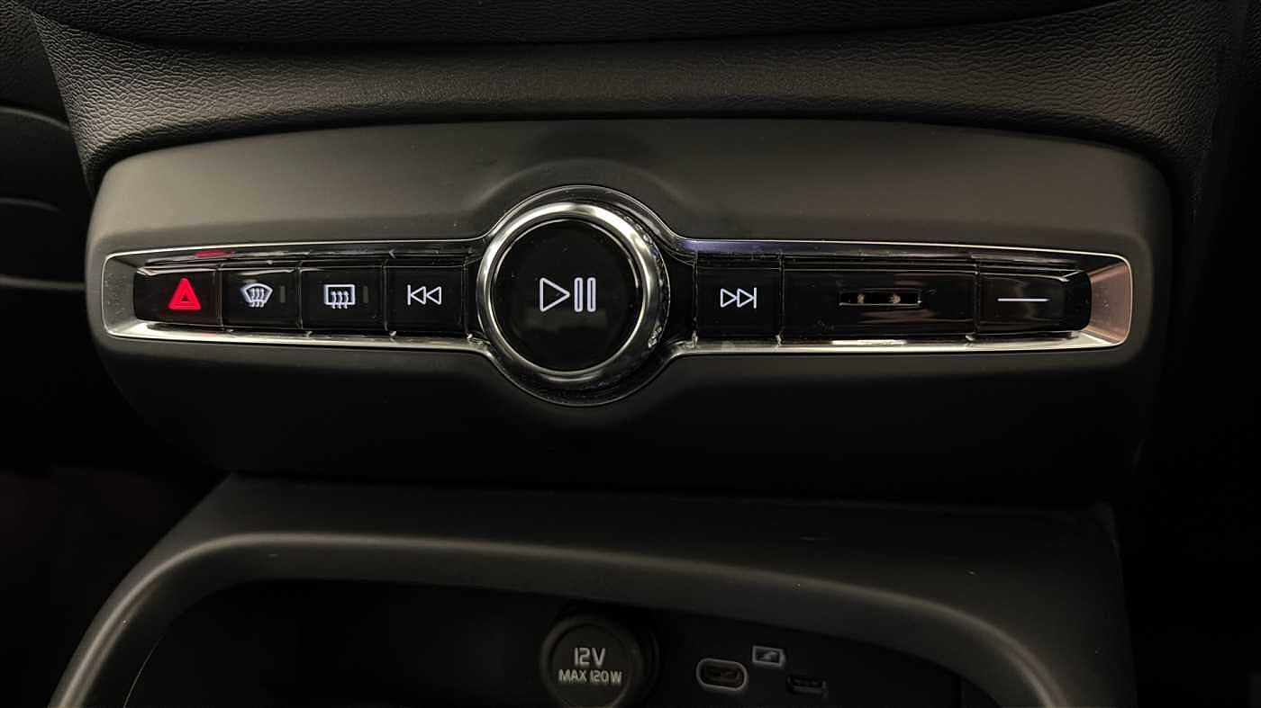 Used Volvo XC40 2023 for sale - 77702724: Photo 37