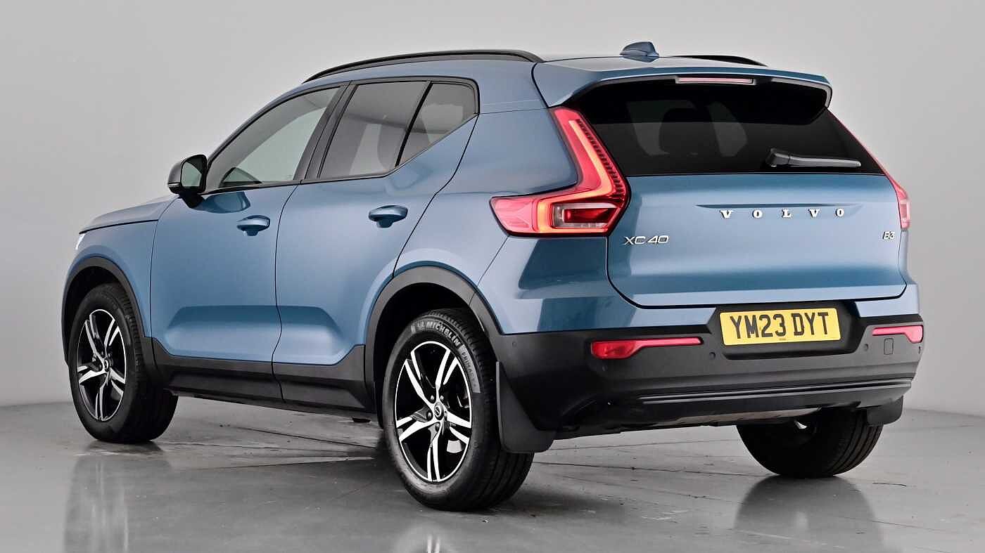 Used Volvo XC40 2023 for sale - 76104229: Photo 2
