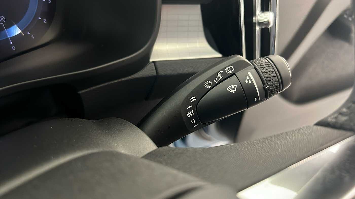 Used Volvo XC40 2023 for sale - 76104229: Photo 31