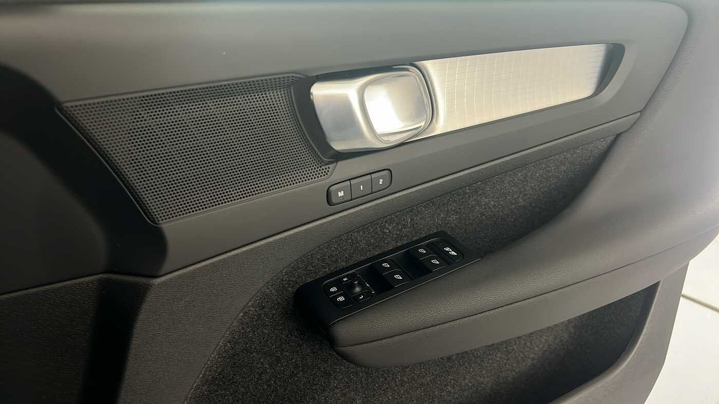 Used Volvo XC40 2023 for sale - 76104229: Photo 33