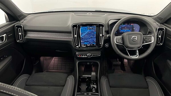 Used Volvo XC40 2023 for sale - 76172472: Photo 11