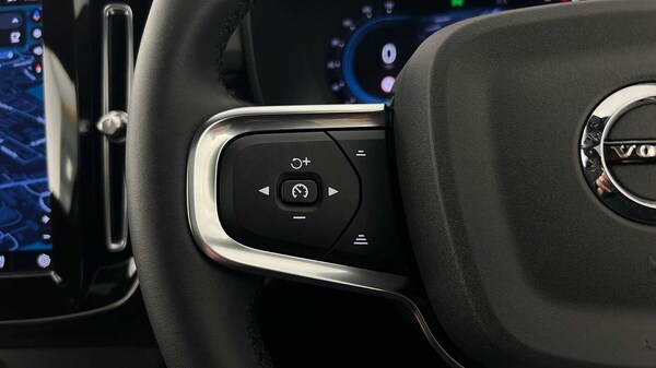 Used Volvo XC40 2023 for sale - 76172472: Photo 16