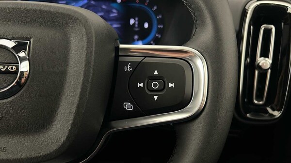 Used Volvo XC40 2023 for sale - 76172472: Photo 17