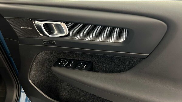 Used Volvo XC40 2023 for sale - 76172472: Photo 32