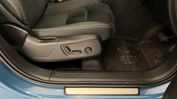 Used Volvo XC40 2023 for sale - 76172472: Photo 33